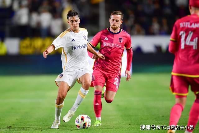 火箭内线潜力无限！新星小史密斯成第五中锋